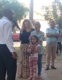 Jovens que declaram o amor de Cristo