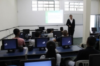 Treinamento capacita jovens para trabalho no site Jesus Salva