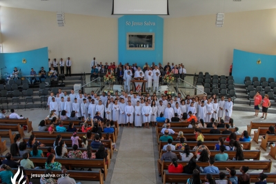 Batismo nas &aacute;guas: 75 novos membros foram batizados em dezembro de 2018