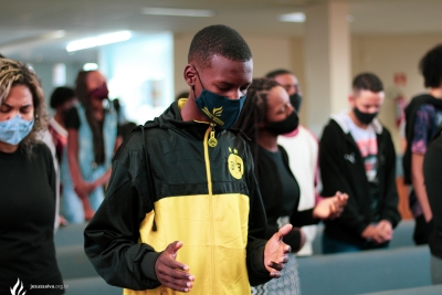 Adolescentes participaram da Tarde com Deus com palestras, louvor e ministra&ccedil;&atilde;o da Palavra