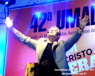 Com Nani Azevedo e Pr Carvalho J&uacute;nior igreja se alegra no segundo dia da UMADESMIG/2015. Veja algumas fotos