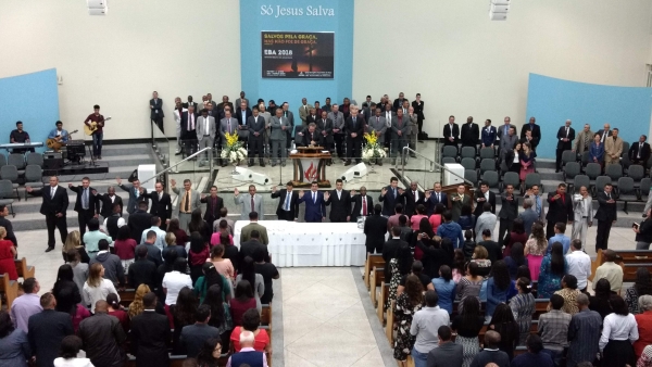 Novos diáconos e presbíteros foram consagrados e reconhecidos no culto de ceia
